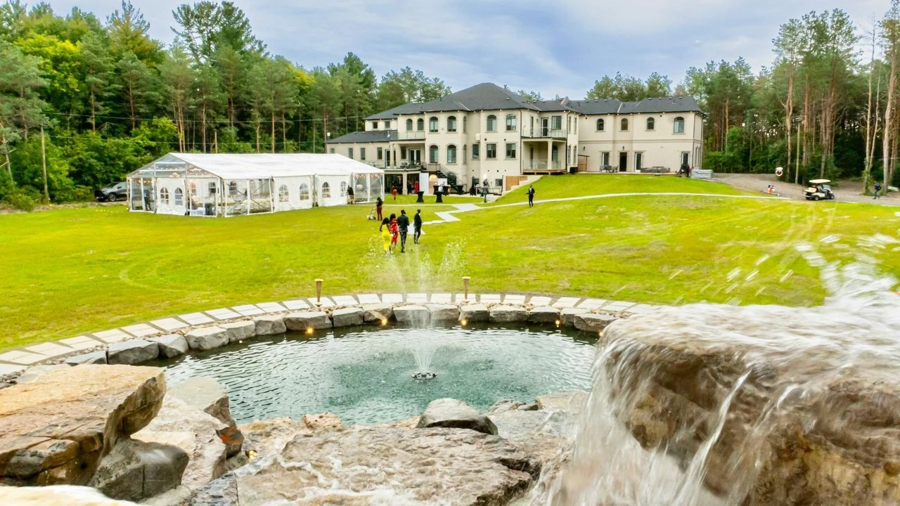 The Vivian Manor